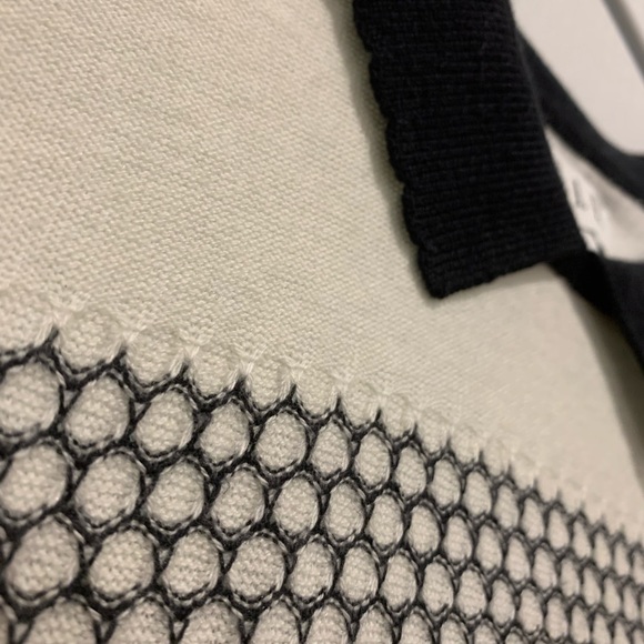 Short Puff-Sleeved Sweater with Honeycomb Pattern - Picture 3 of 10